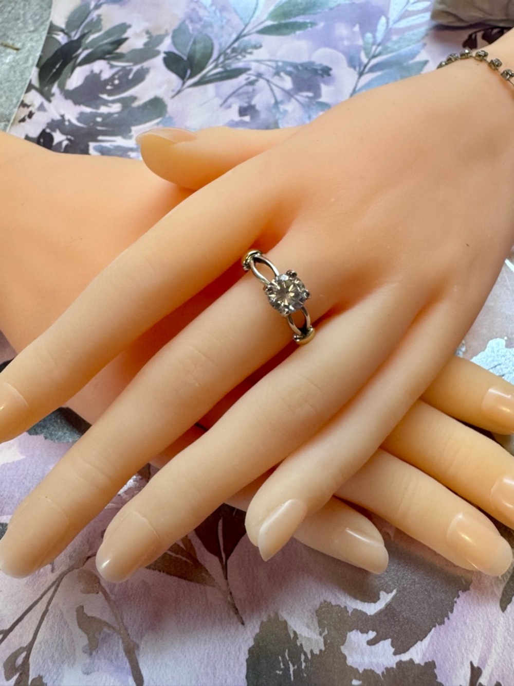 Sterling Silver Solitaire Chain-Link Ring with Clear Cubic Zirconia - Silver